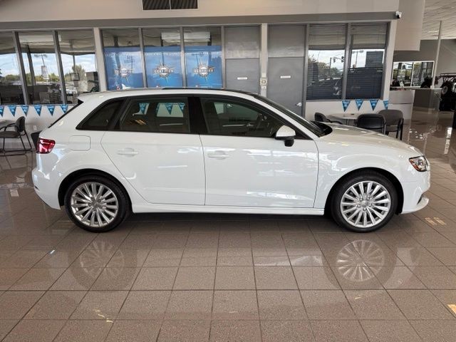 Audi A3 Sportback e-tron Vehicle Full-screen Gallery Image 03