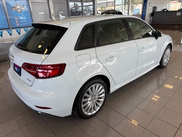 Audi A3 Sportback e-tron Vehicle Full-screen Gallery Image 05