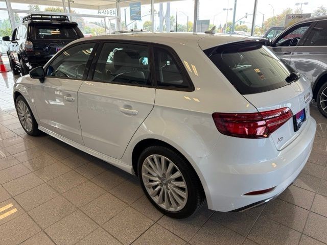 Audi A3 Sportback e-tron Vehicle Full-screen Gallery Image 07
