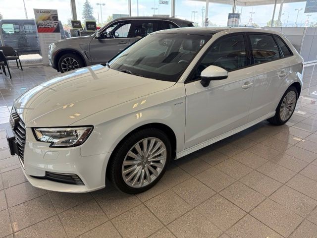 Audi A3 Sportback e-tron Vehicle Full-screen Gallery Image 08