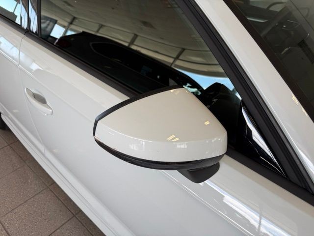 Audi A3 Sportback e-tron Vehicle Full-screen Gallery Image 14