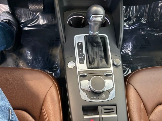 Audi A3 Sportback e-tron Vehicle Full-screen Gallery Image 18