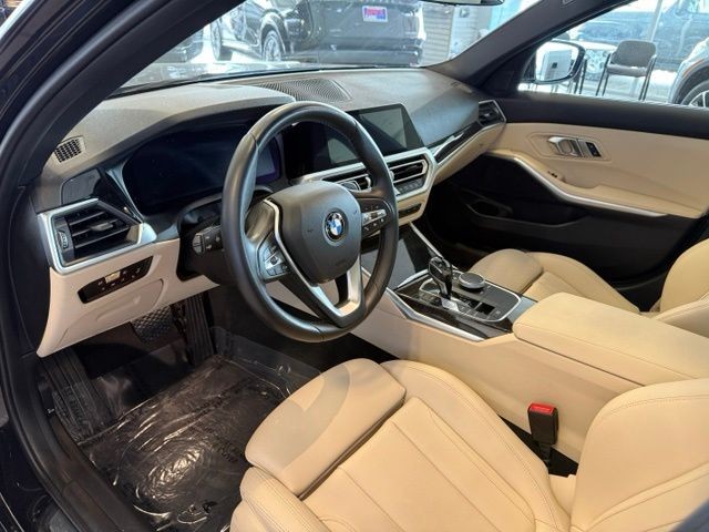 BMW 3 Series Vehicle Full-screen Gallery Image 02