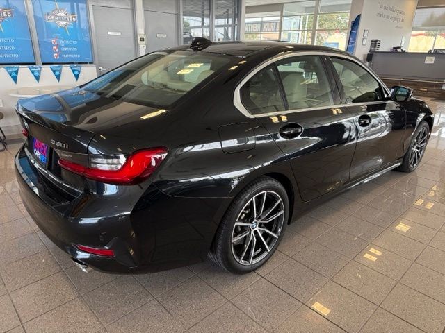 BMW 3 Series Vehicle Full-screen Gallery Image 06
