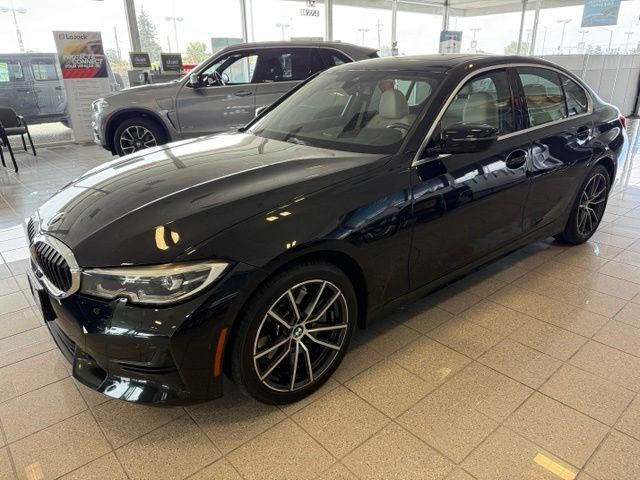 BMW 3 Series Vehicle Full-screen Gallery Image 08