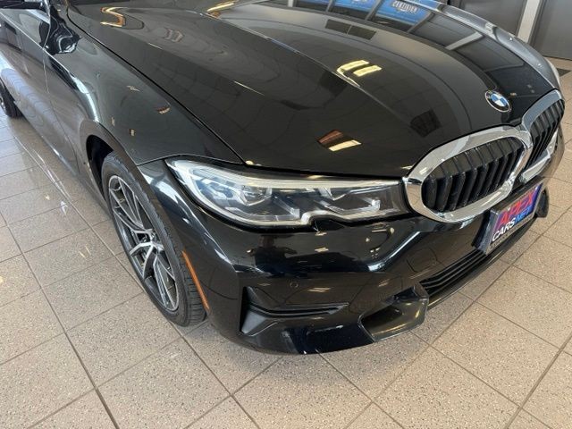 BMW 3 Series Vehicle Full-screen Gallery Image 10