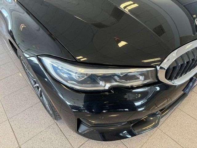 BMW 3 Series Vehicle Full-screen Gallery Image 11