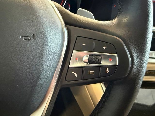 BMW 3 Series Vehicle Full-screen Gallery Image 19
