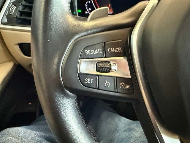 BMW 3 Series Vehicle Full-screen Gallery Image 20