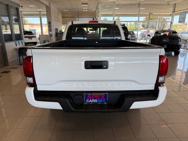 Toyota Tacoma 2WD Vehicle Full-screen Gallery Image 04