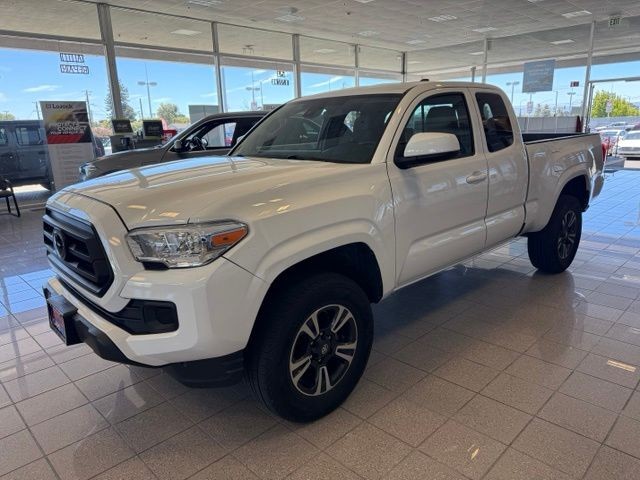 Toyota Tacoma 2WD Vehicle Full-screen Gallery Image 06