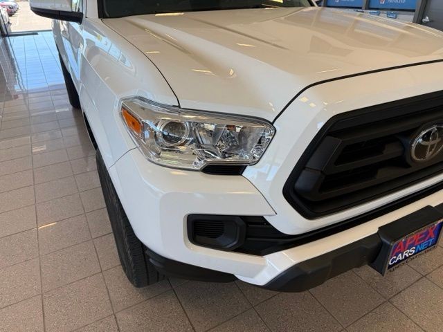 Toyota Tacoma 2WD Vehicle Full-screen Gallery Image 08