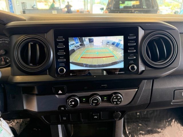 Toyota Tacoma 2WD Vehicle Full-screen Gallery Image 15