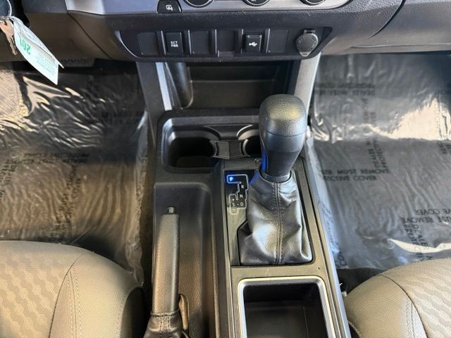 Toyota Tacoma 2WD Vehicle Full-screen Gallery Image 16