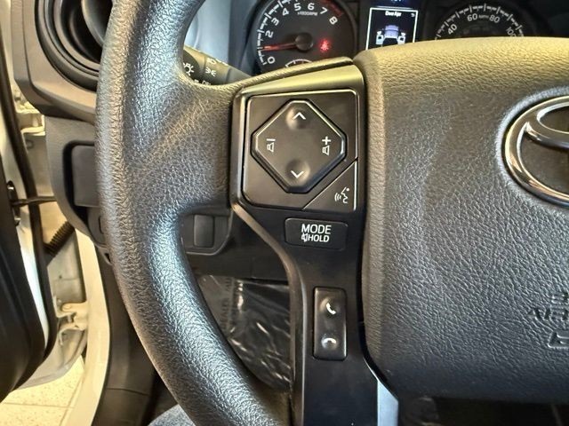 Toyota Tacoma 2WD Vehicle Full-screen Gallery Image 18