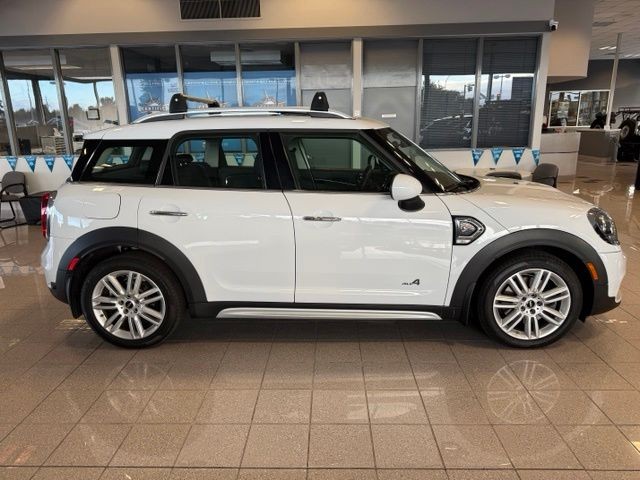MINI Countryman Vehicle Full-screen Gallery Image 04