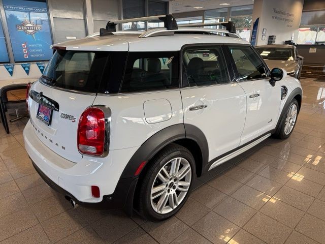 MINI Countryman Vehicle Full-screen Gallery Image 05
