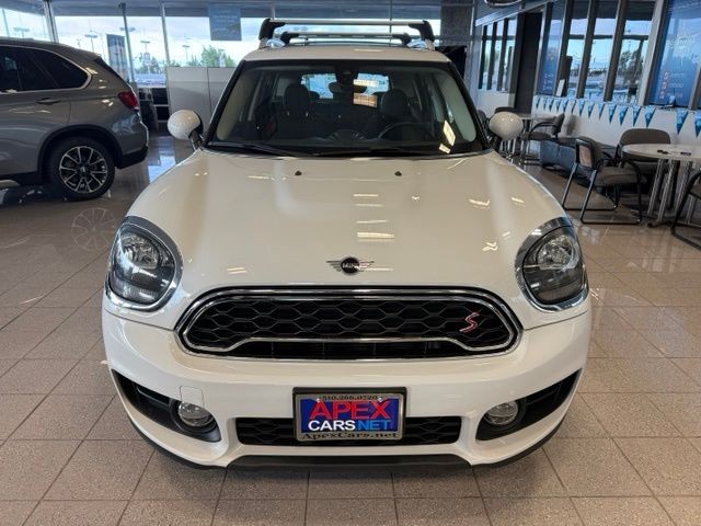 MINI Countryman Vehicle Full-screen Gallery Image 09