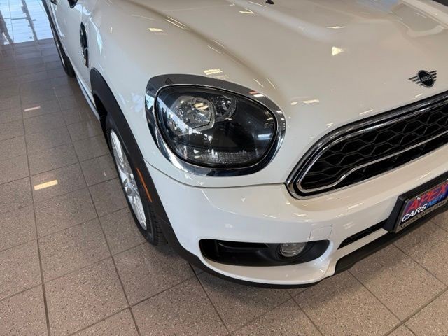 MINI Countryman Vehicle Full-screen Gallery Image 10