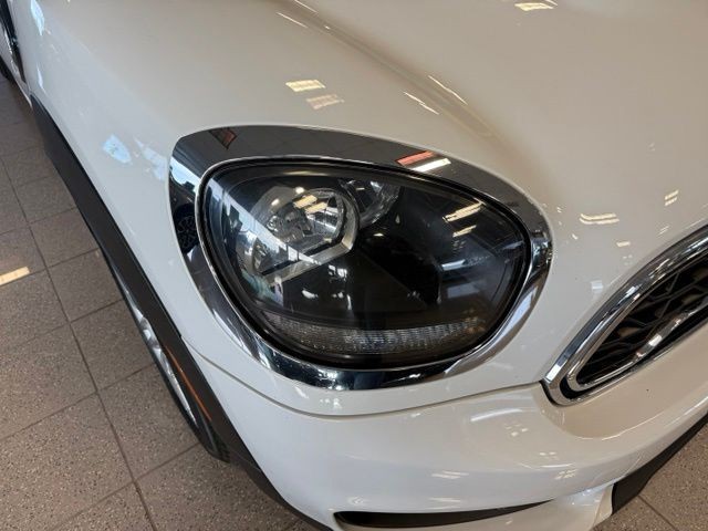 MINI Countryman Vehicle Full-screen Gallery Image 11
