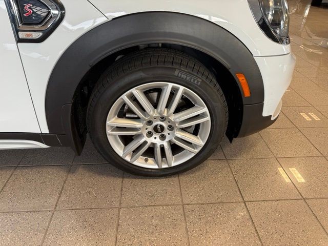 MINI Countryman Vehicle Full-screen Gallery Image 12