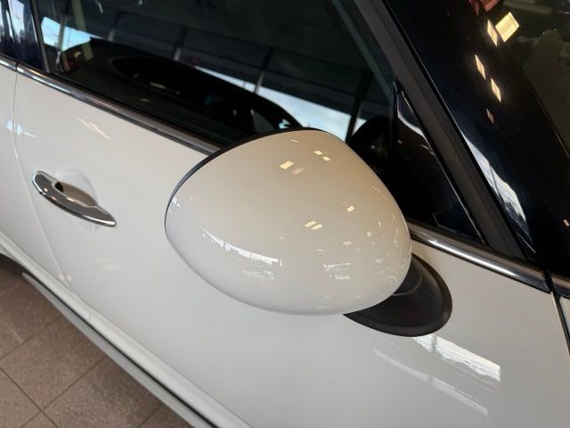 MINI Countryman Vehicle Full-screen Gallery Image 13