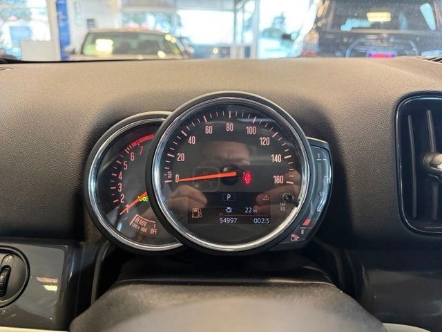 MINI Countryman Vehicle Full-screen Gallery Image 15