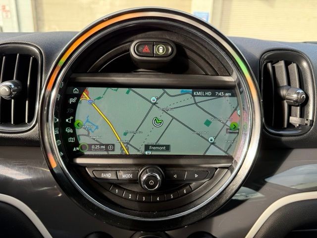 MINI Countryman Vehicle Full-screen Gallery Image 16