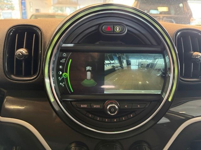 MINI Countryman Vehicle Full-screen Gallery Image 17