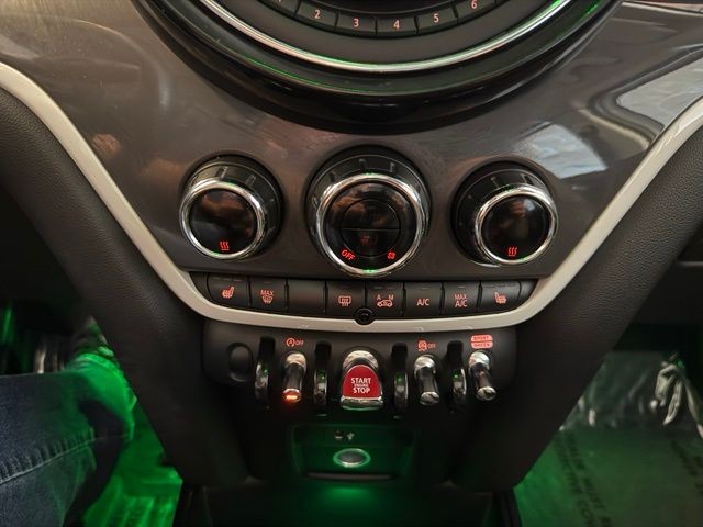 MINI Countryman Vehicle Full-screen Gallery Image 18