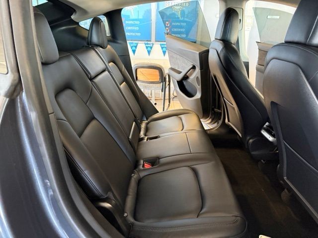 Tesla Model Y Vehicle Full-screen Gallery Image 03