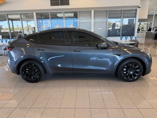Tesla Model Y Vehicle Full-screen Gallery Image 04