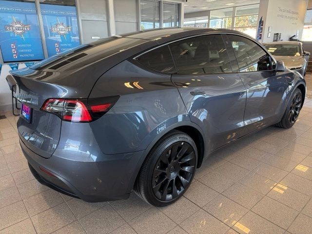 Tesla Model Y Vehicle Full-screen Gallery Image 05