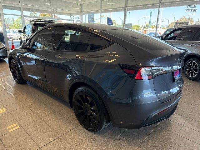 Tesla Model Y Vehicle Full-screen Gallery Image 07