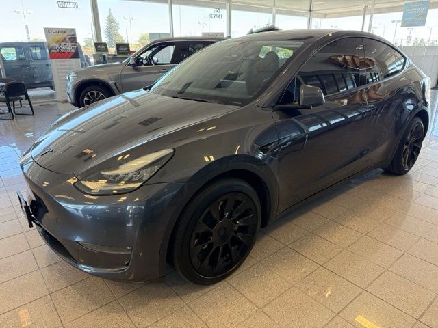 Tesla Model Y Vehicle Full-screen Gallery Image 08