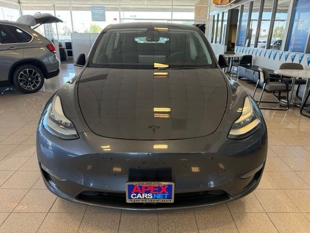 Tesla Model Y Vehicle Full-screen Gallery Image 09