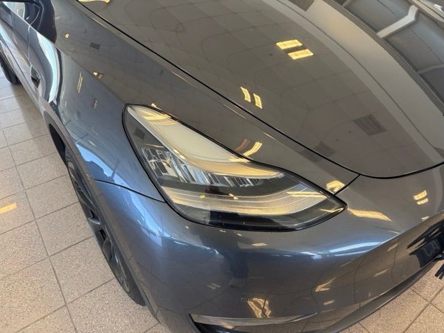 Tesla Model Y Vehicle Full-screen Gallery Image 11