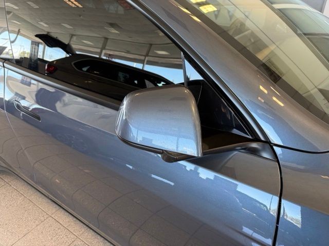 Tesla Model Y Vehicle Full-screen Gallery Image 13