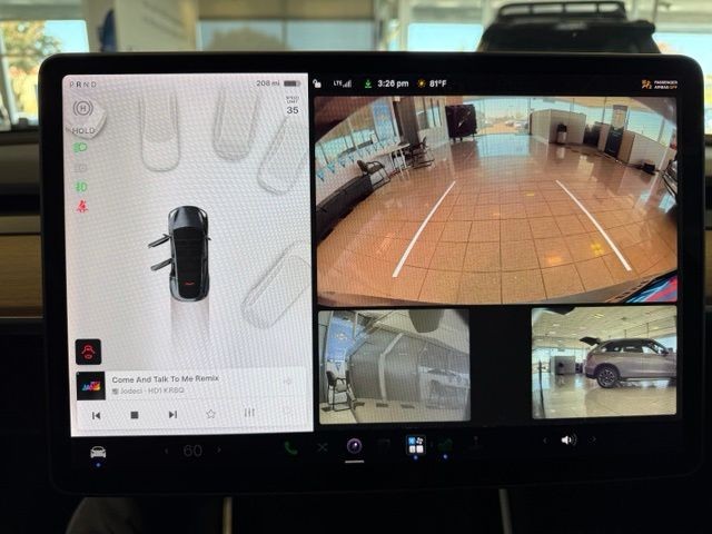 Tesla Model Y Vehicle Full-screen Gallery Image 15