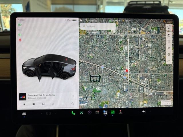Tesla Model Y Vehicle Full-screen Gallery Image 16