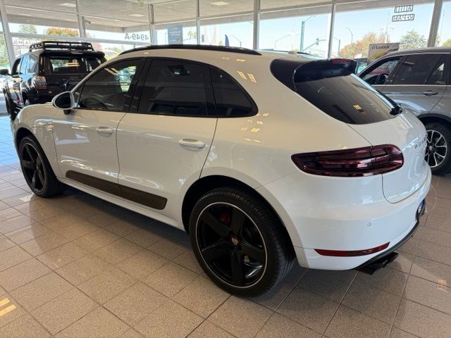Porsche Macan Vehicle Full-screen Gallery Image 05