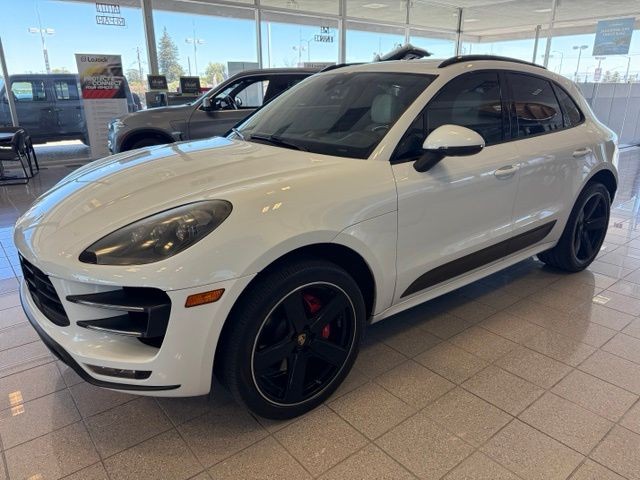 Porsche Macan Vehicle Full-screen Gallery Image 06
