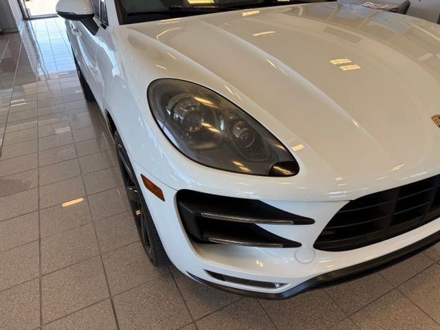Porsche Macan Vehicle Full-screen Gallery Image 08