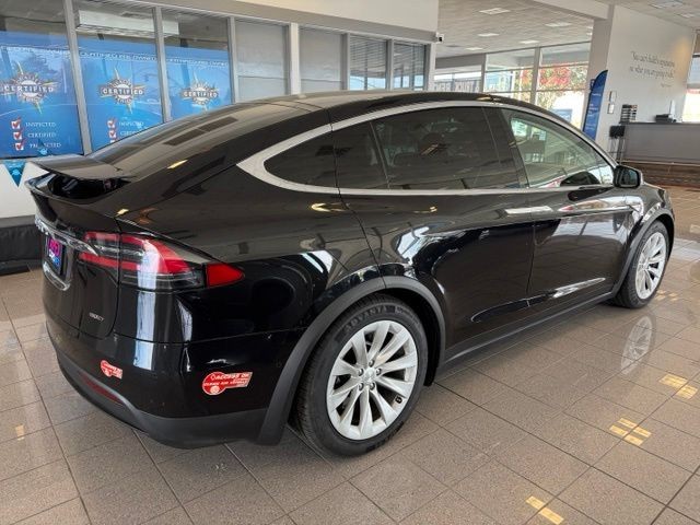 Tesla Model X Vehicle Full-screen Gallery Image 05