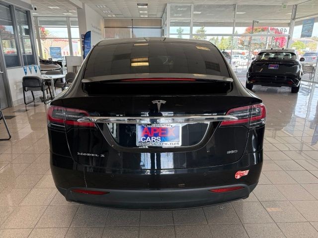 Tesla Model X Vehicle Full-screen Gallery Image 06