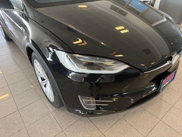Tesla Model X Vehicle Full-screen Gallery Image 10