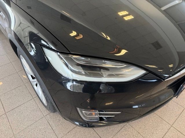 Tesla Model X Vehicle Full-screen Gallery Image 11