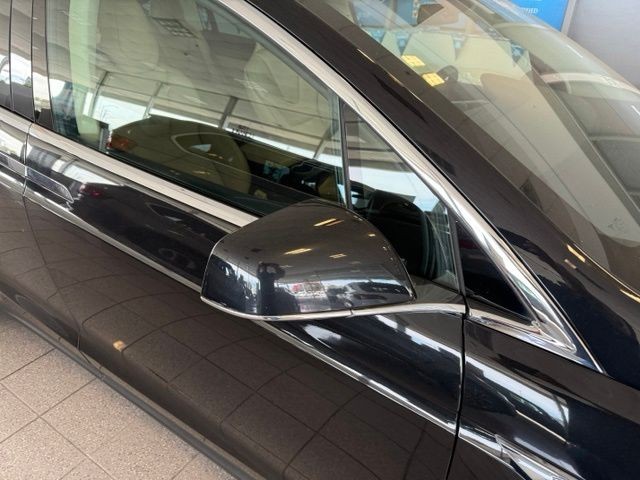 Tesla Model X Vehicle Full-screen Gallery Image 13