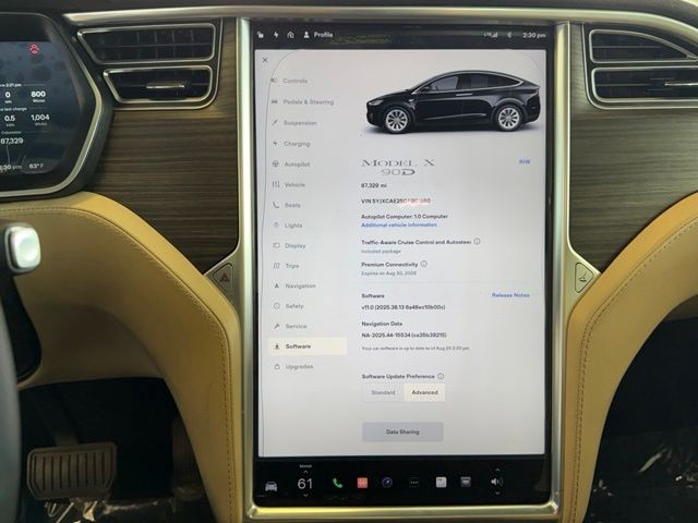 Tesla Model X Vehicle Full-screen Gallery Image 15