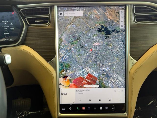 Tesla Model X Vehicle Full-screen Gallery Image 17